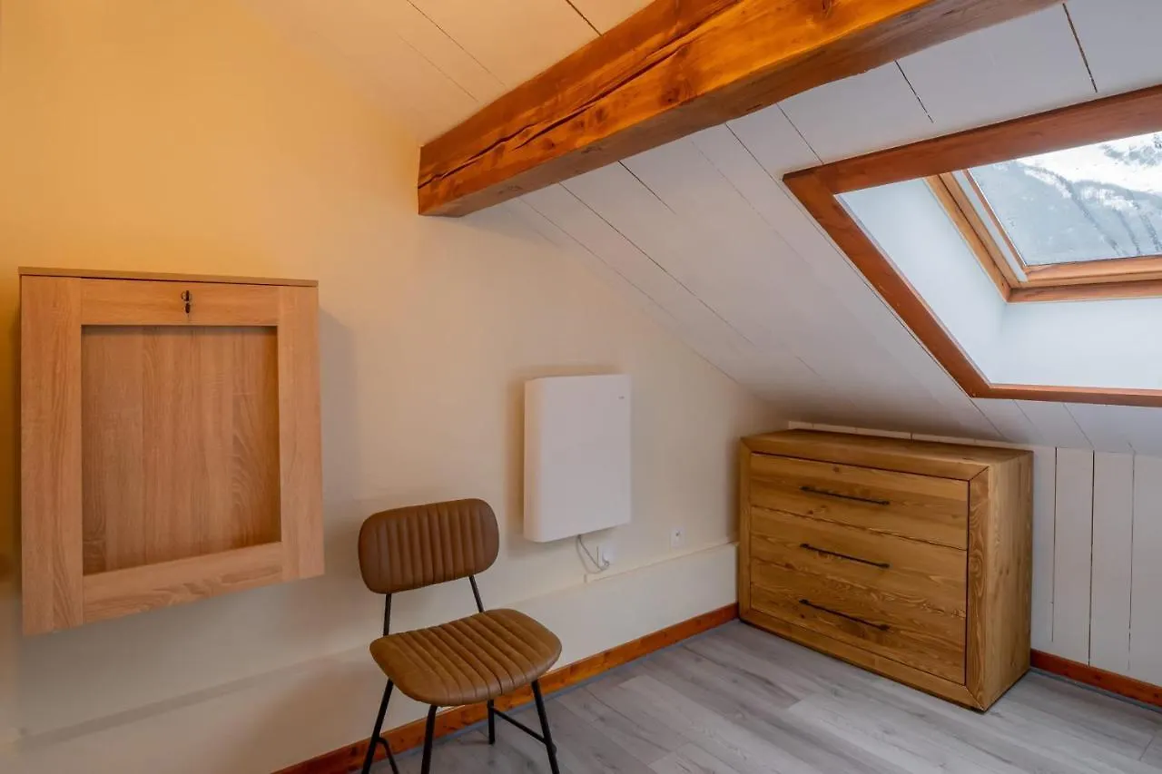 Refuge De L'Aiguille - 2 Bedroom Duplex In The Heart Of Chamonix Apartment